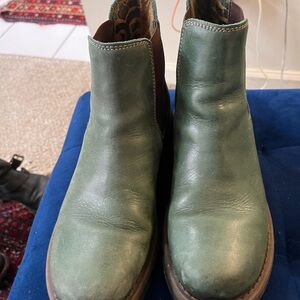 Fly London Green Chelsea Boots 💚 | Gently Worn | Minor Scuffing | EUC size 40